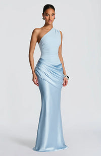 Robe sirène en satin une épaule