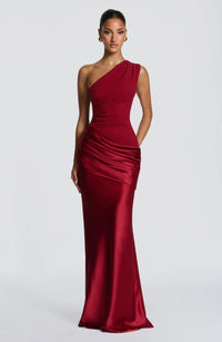 Robe sirène en satin une épaule