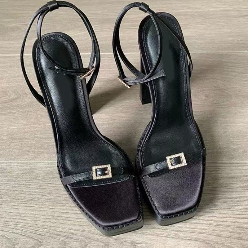 Sandales à bride bout carré talon 11 cm