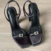 Sandales à bride bout carré talon 11 cm