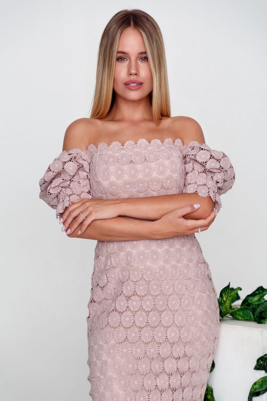 Robe portefeuille midi en dentelle