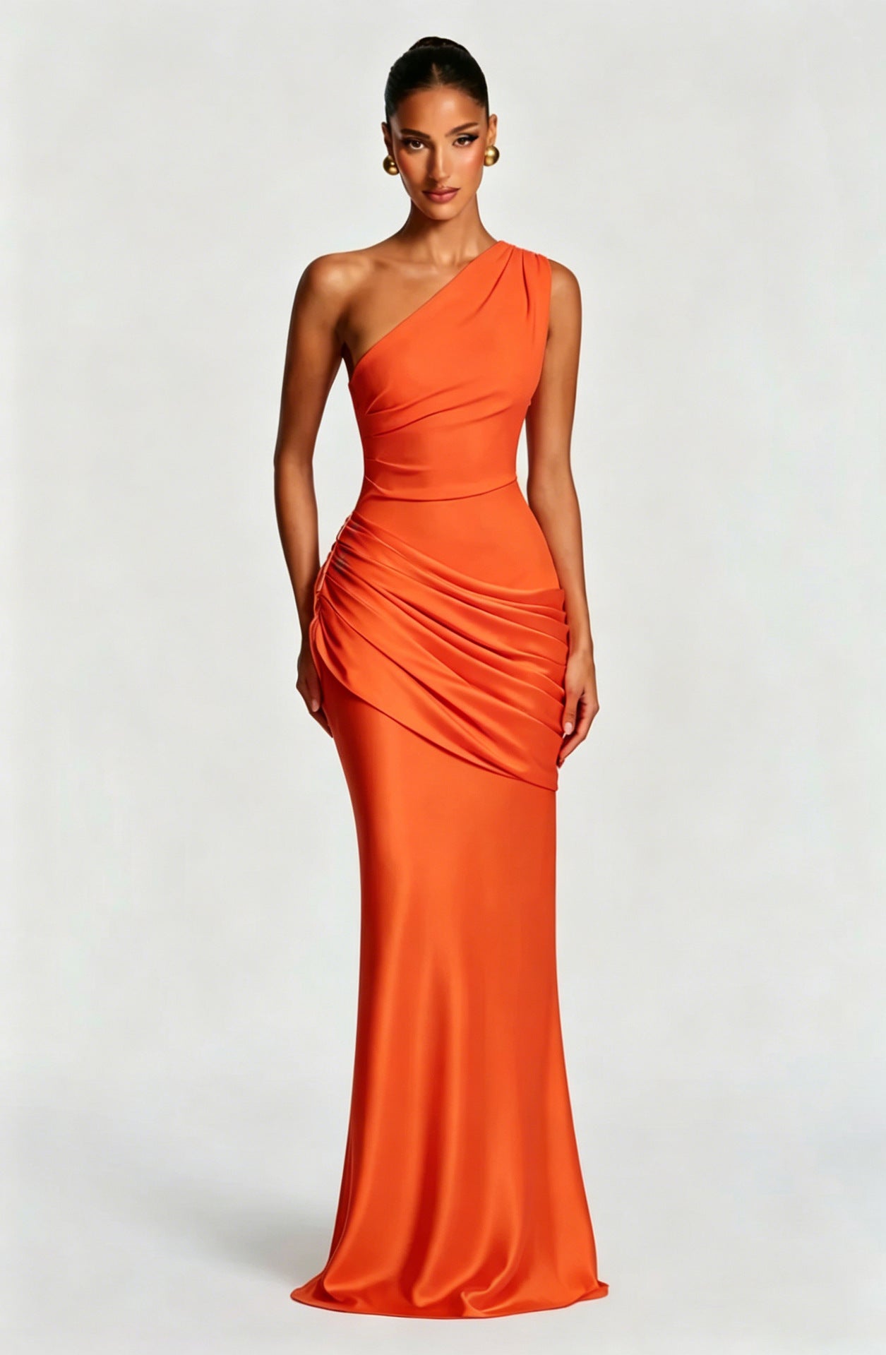 Robe sirène en satin une épaule