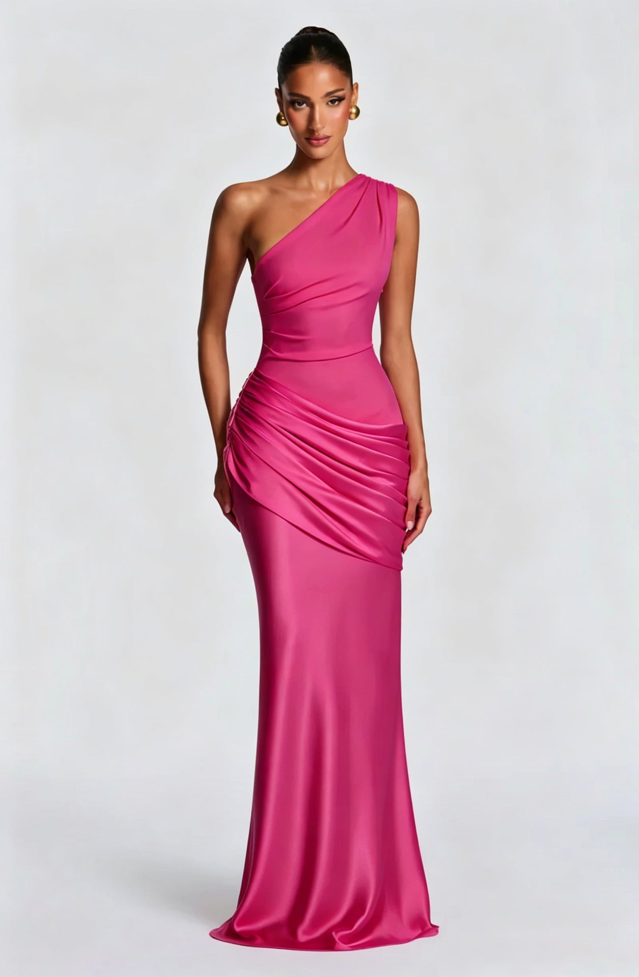 Robe sirène en satin une épaule