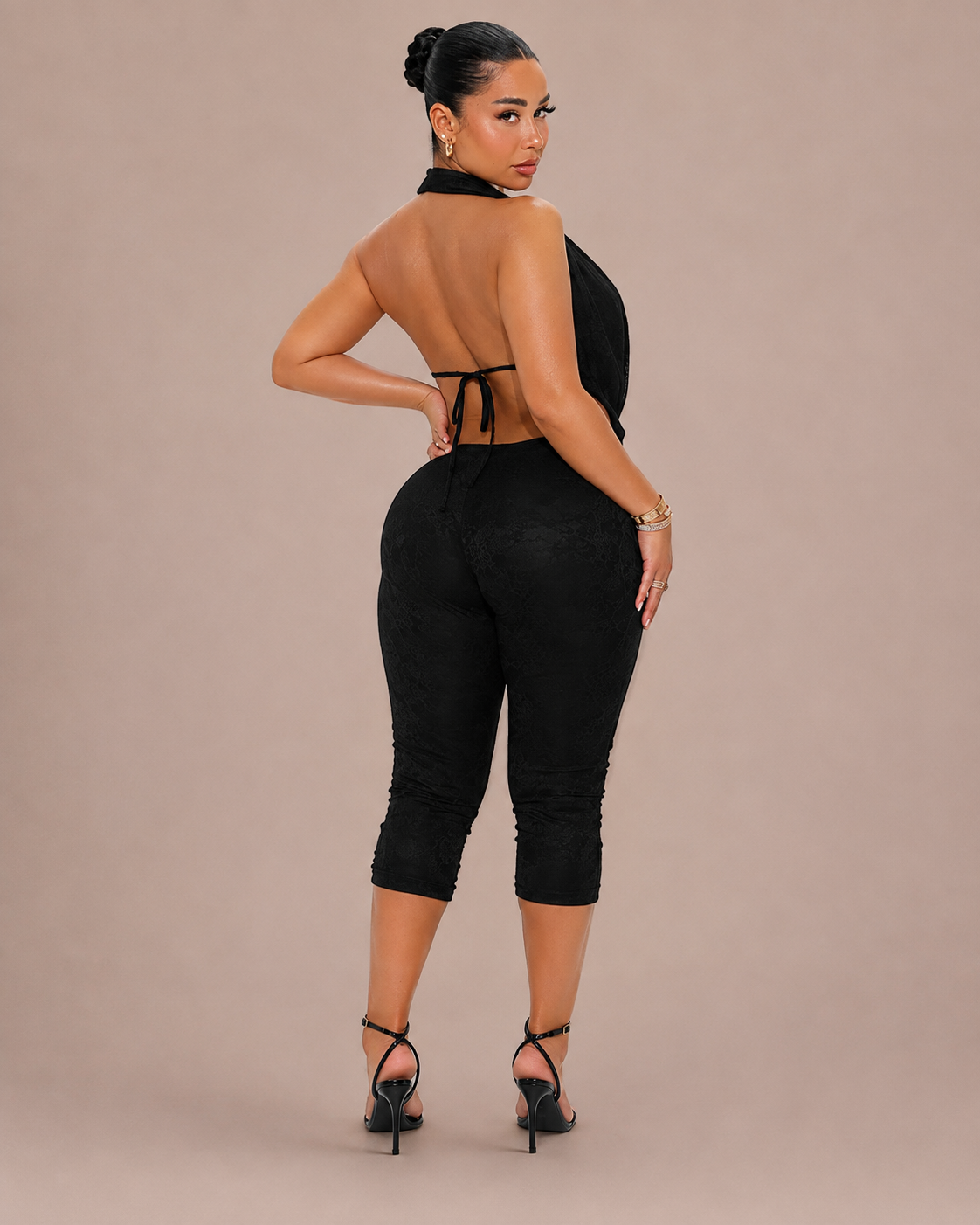 Combinaison en dentelle dos nu pantalon court