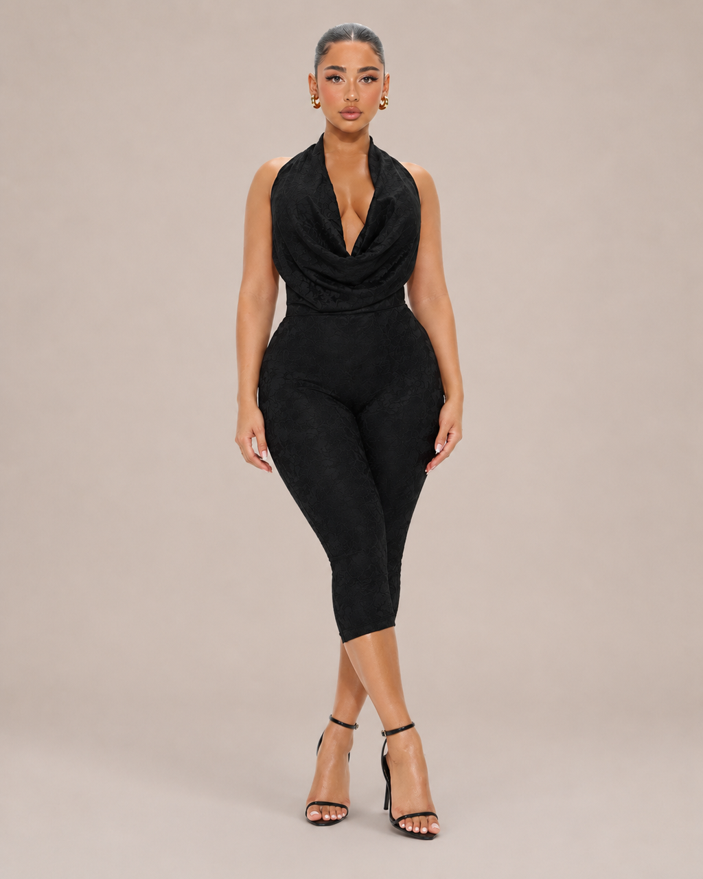 Combinaison en dentelle dos nu pantalon court
