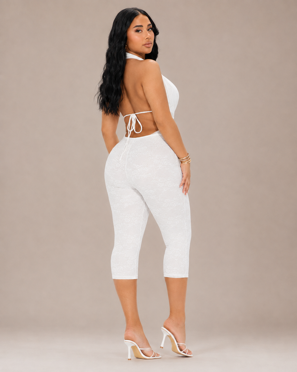 Combinaison en dentelle dos nu pantalon court