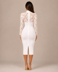 Robe de soirée en dentelle col licou