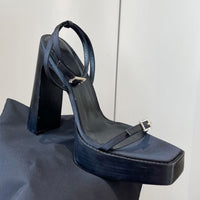 Sandales à bride bout carré talon 11 cm