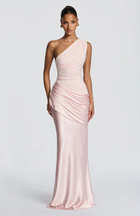 Robe sirène en satin une épaule