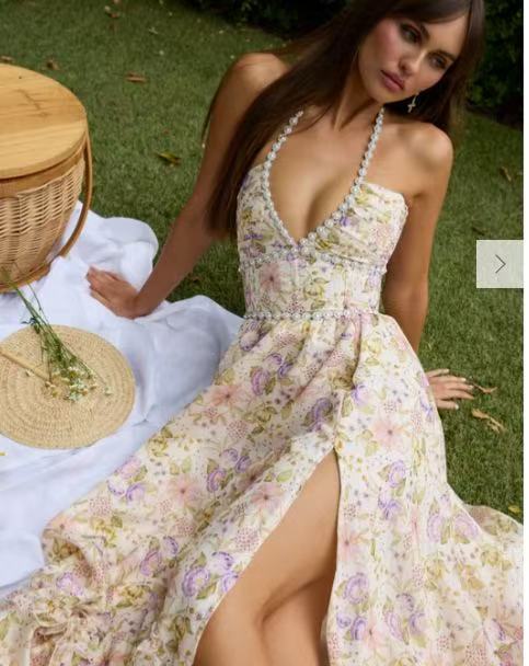 Robe fleurie à fines bretelles