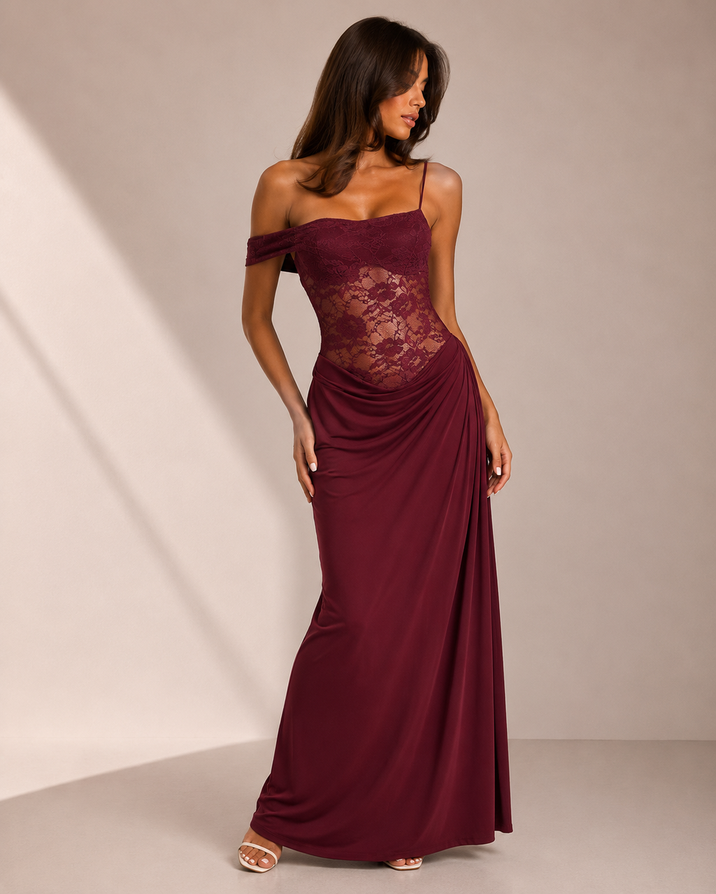 Robe Longue Moulante à Empiècements Dentelle, Preencess