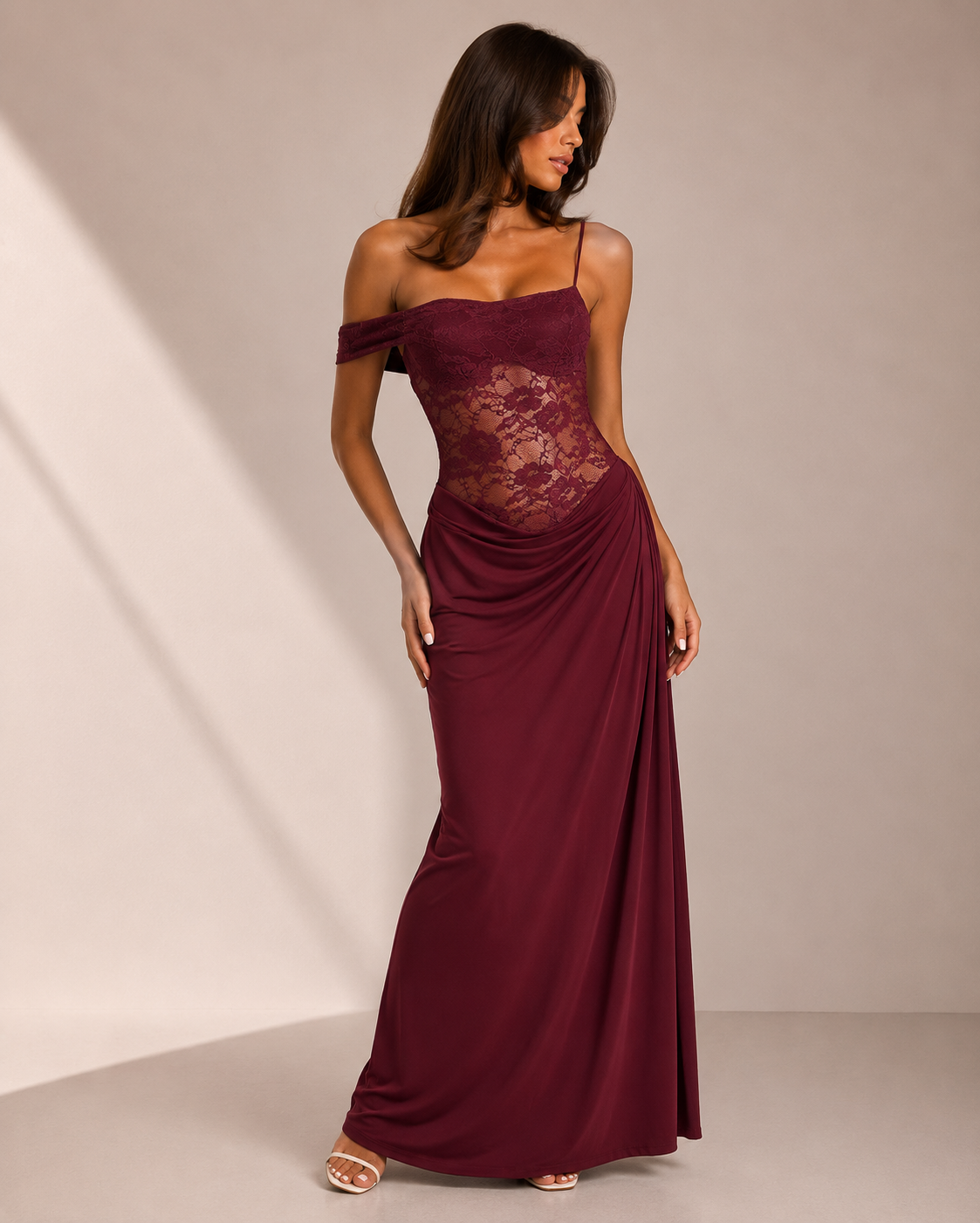 Robe Longue Moulante à Empiècements Dentelle, Preencess