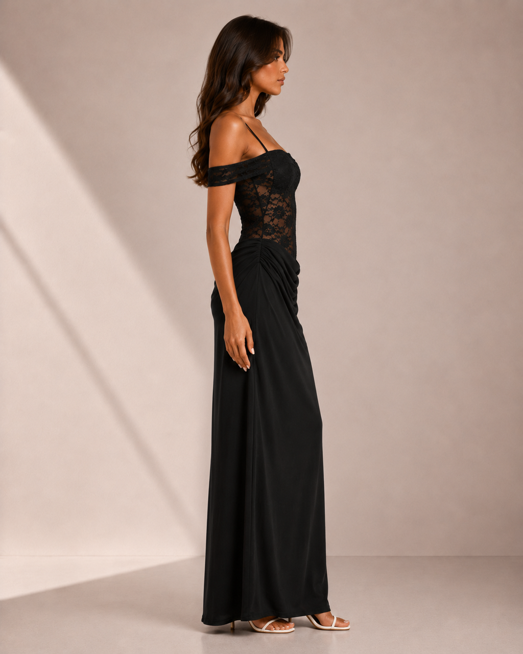Robe Longue Moulante à Empiècements Dentelle, Preencess